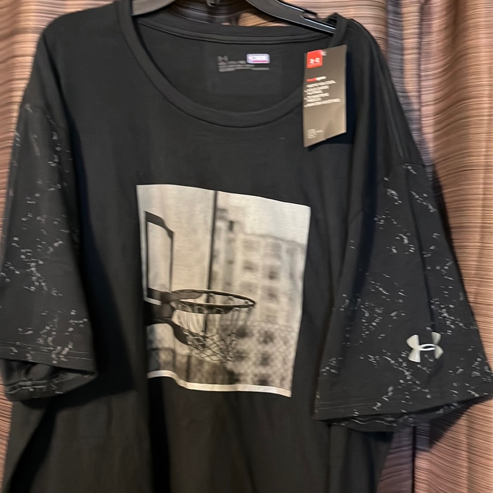 Under Armour tshirt